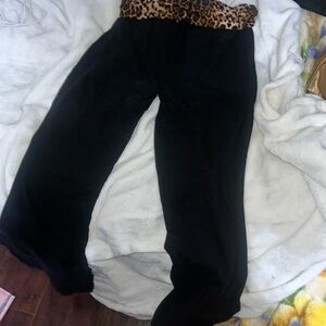 Flared leggings with cheetah print barley worn super cute
